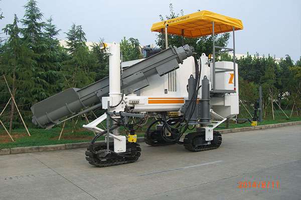 為了不影響路緣石滑模機的正常使用，要定期保養(yǎng)和維護路緣石滑模機